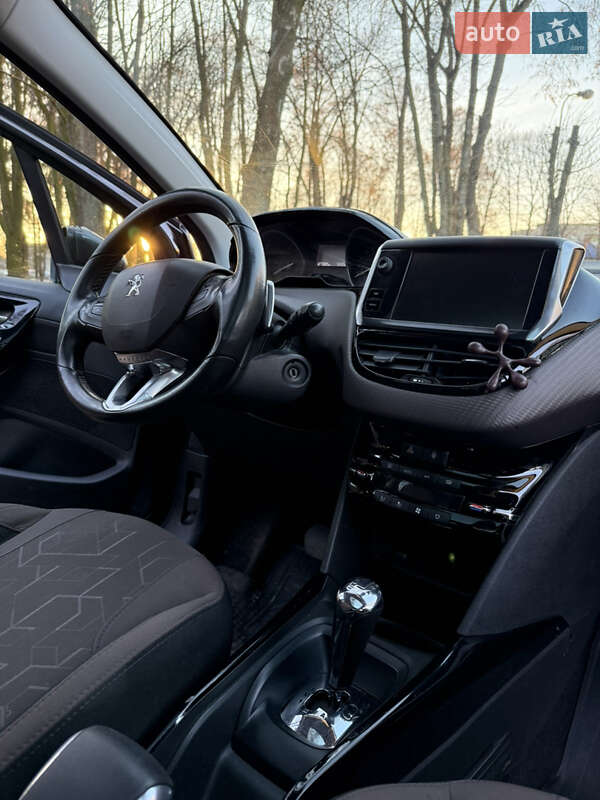 Внедорожник / Кроссовер Peugeot 2008 2015 в Староконстантинове