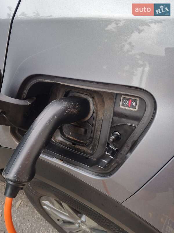 Позашляховик / Кросовер Peugeot 2008 2020 в Полтаві