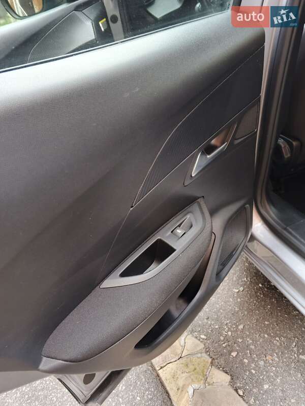 Позашляховик / Кросовер Peugeot 2008 2020 в Полтаві