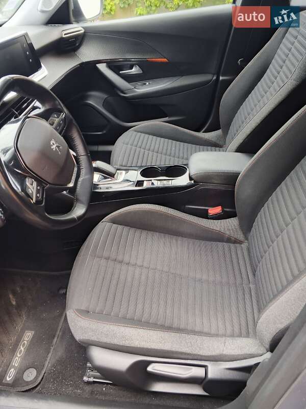 Позашляховик / Кросовер Peugeot 2008 2020 в Полтаві