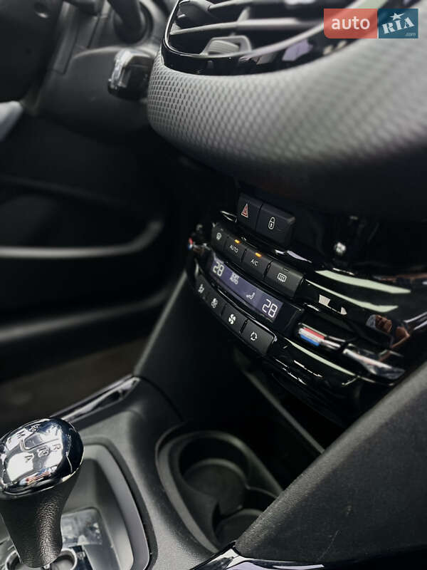 Внедорожник / Кроссовер Peugeot 2008 2015 в Одессе