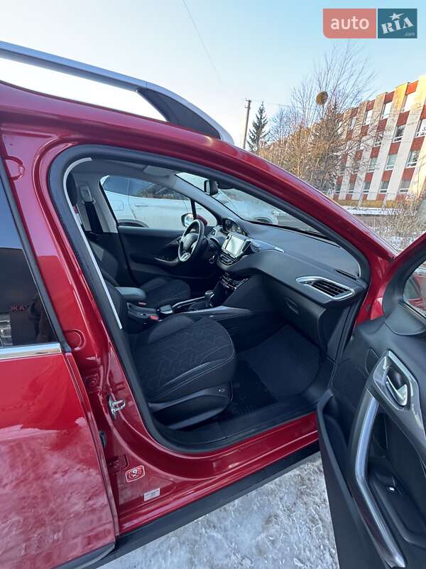 Позашляховик / Кросовер Peugeot 2008 2017 в Львові