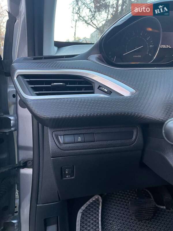 Позашляховик / Кросовер Peugeot 2008 2014 в Львові