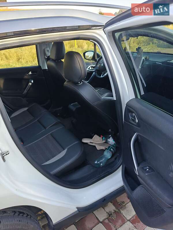 Внедорожник / Кроссовер Peugeot 2008 2015 в Одессе