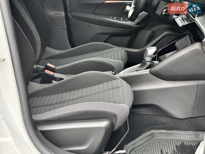 Внедорожник / Кроссовер Peugeot 2008 2021 в Киеве