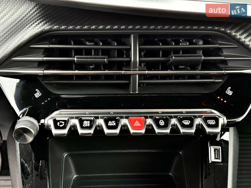 Внедорожник / Кроссовер Peugeot 2008 2021 в Киеве