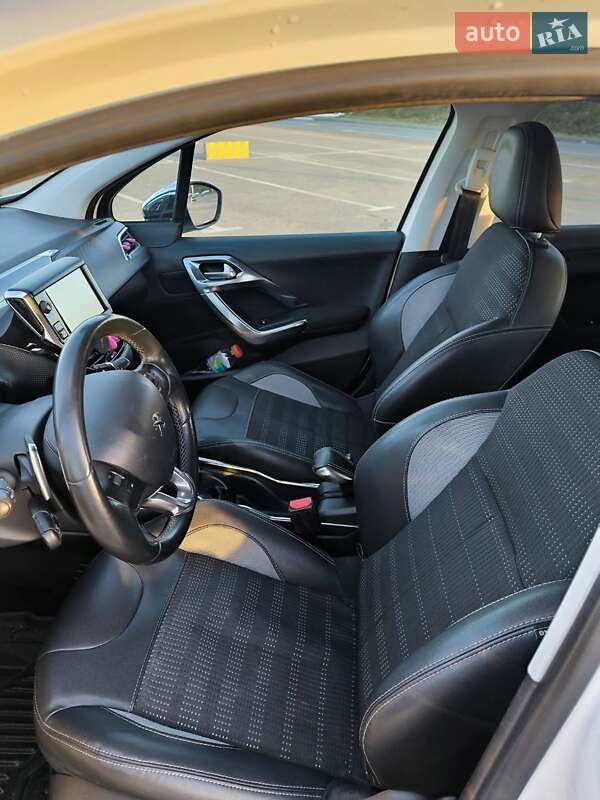 Внедорожник / Кроссовер Peugeot 2008 2014 в Львове