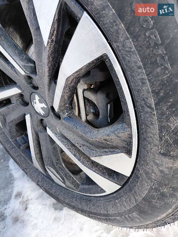 Внедорожник / Кроссовер Peugeot 2008 2021 в Шостке