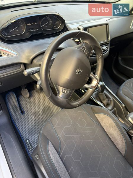 Внедорожник / Кроссовер Peugeot 2008 2019 в Киеве