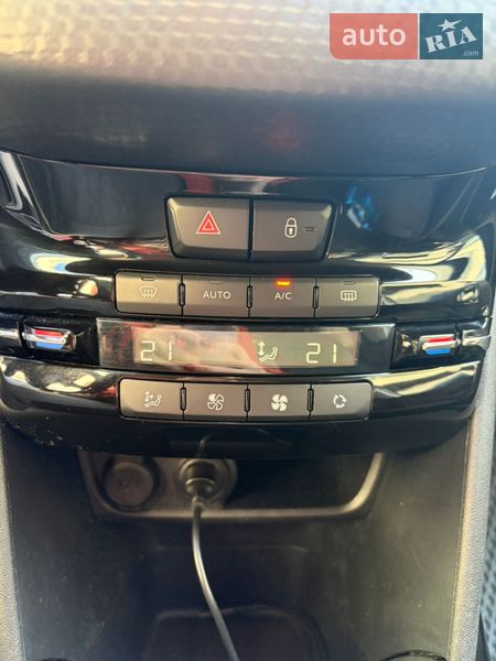 Внедорожник / Кроссовер Peugeot 2008 2019 в Киеве