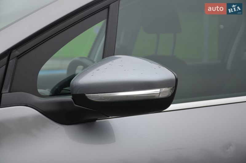 Внедорожник / Кроссовер Peugeot 2008 2016 в Киеве