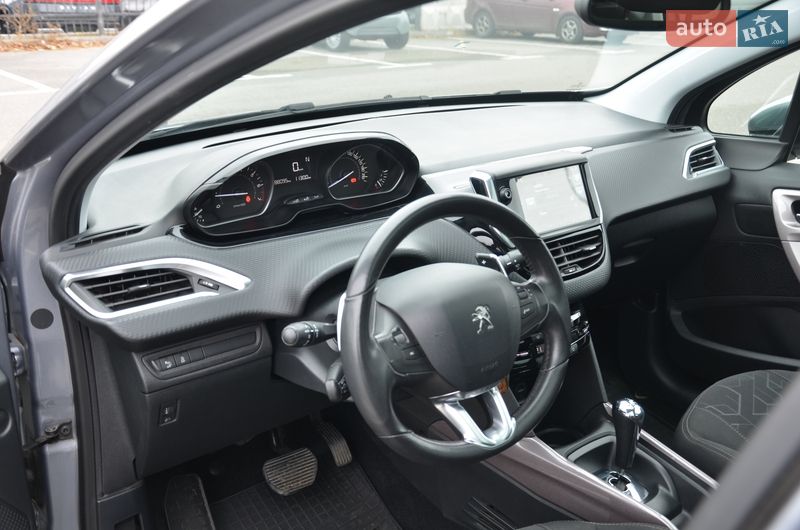 Внедорожник / Кроссовер Peugeot 2008 2016 в Киеве