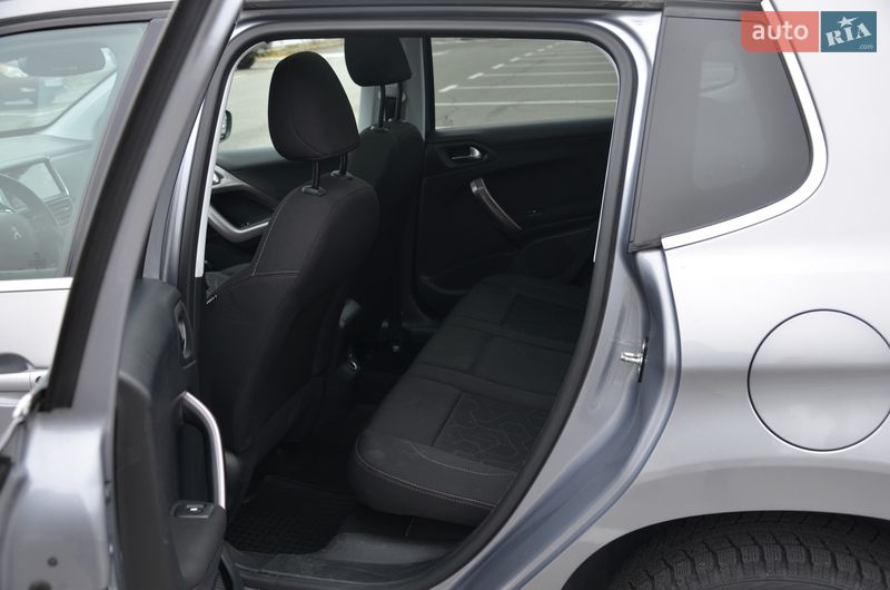 Внедорожник / Кроссовер Peugeot 2008 2016 в Киеве