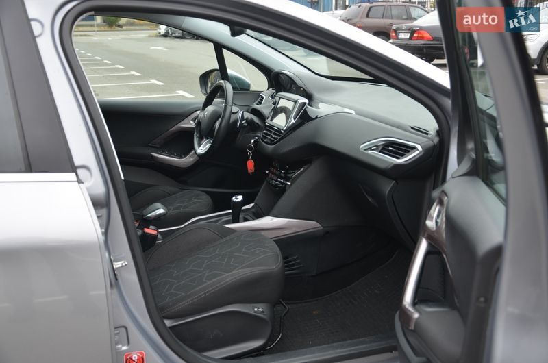 Внедорожник / Кроссовер Peugeot 2008 2016 в Киеве