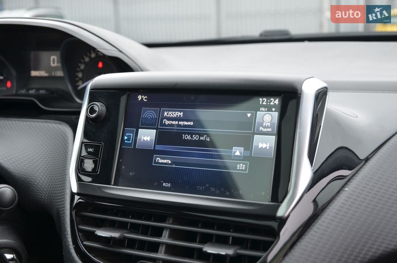 Внедорожник / Кроссовер Peugeot 2008 2016 в Киеве