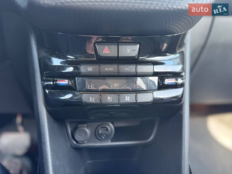 Внедорожник / Кроссовер Peugeot 2008 2015 в Стрые