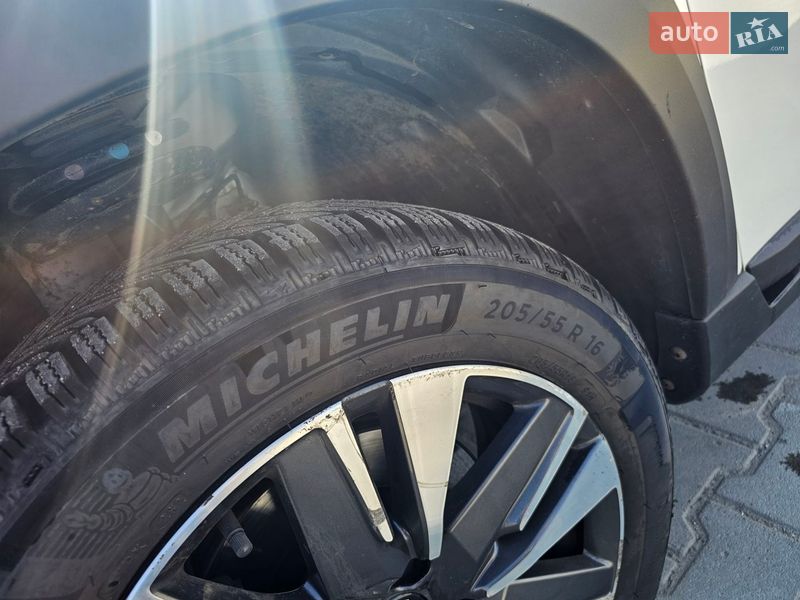 Позашляховик / Кросовер Peugeot 2008 2019 в Львові