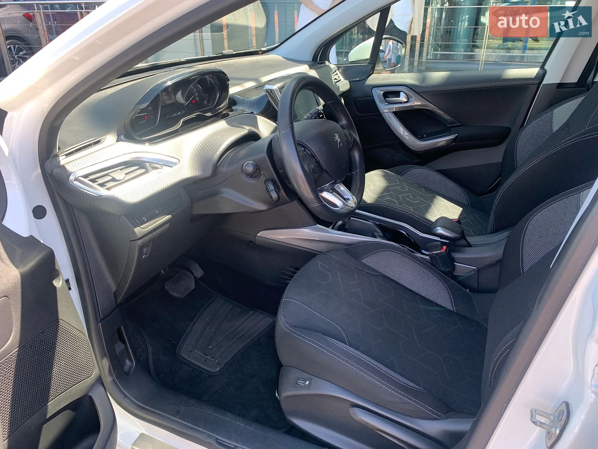 2018 Peugeot 2008 - мініатюра 18