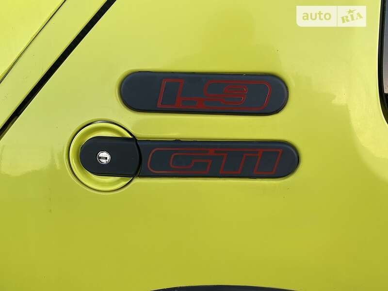 ちっち グレインレザー製Alphabetミニトリフォールドウォレット Tornado