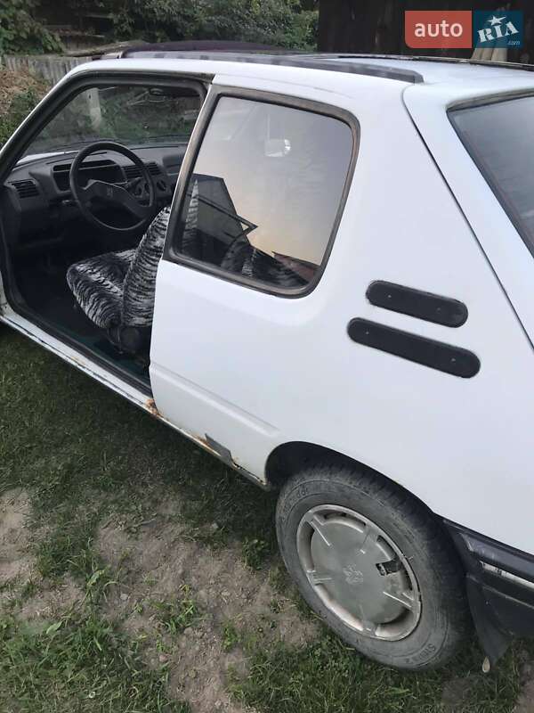 Хетчбек Peugeot 205 1988 в Яворові