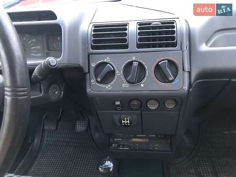 Хетчбек Peugeot 205 1988 в Яворові