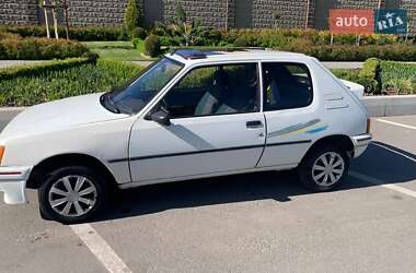 Хетчбек Peugeot 205 1988 в 
