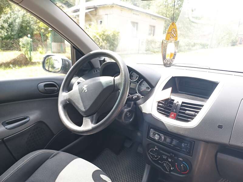 Хэтчбек Peugeot 206 plus 2011 в Львове