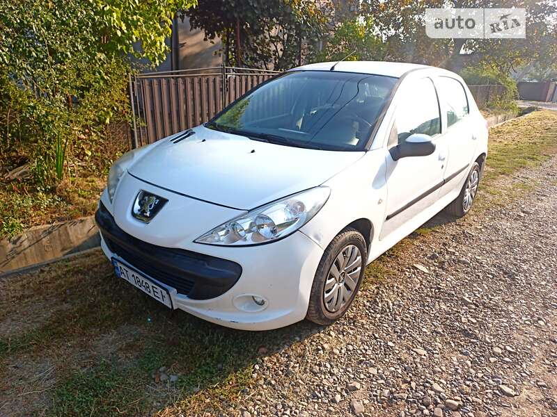 Хэтчбек Peugeot 206 plus 2011 в Львове