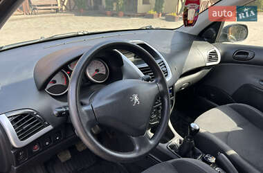 Хэтчбек Peugeot 206 plus 2011 в 