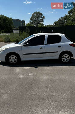 Хетчбек Peugeot 206+ 2010 в 
