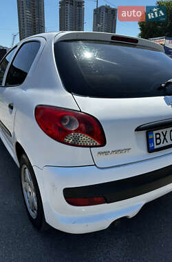 Хетчбек Peugeot 206+ 2010 в 