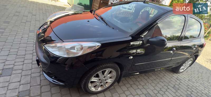 Хетчбек Peugeot 206+ 2011 в Городку