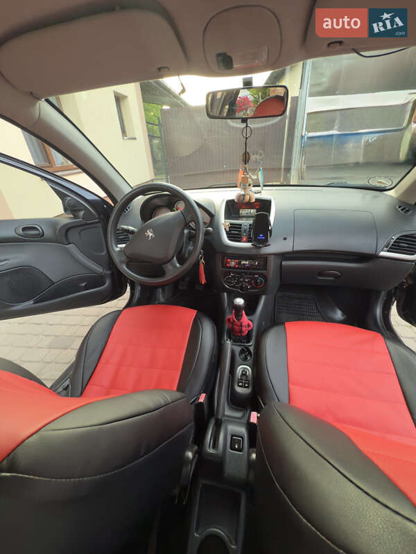 Хетчбек Peugeot 206+ 2011 в Городку