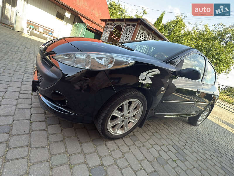 Хетчбек Peugeot 206+ 2011 в Городку