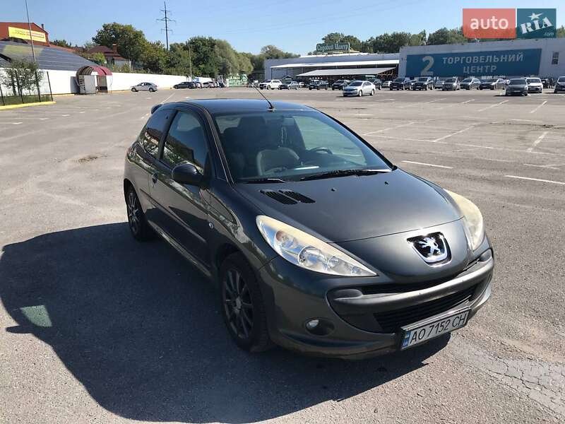 Хетчбек Peugeot 206+ 2012 в Ужгороді