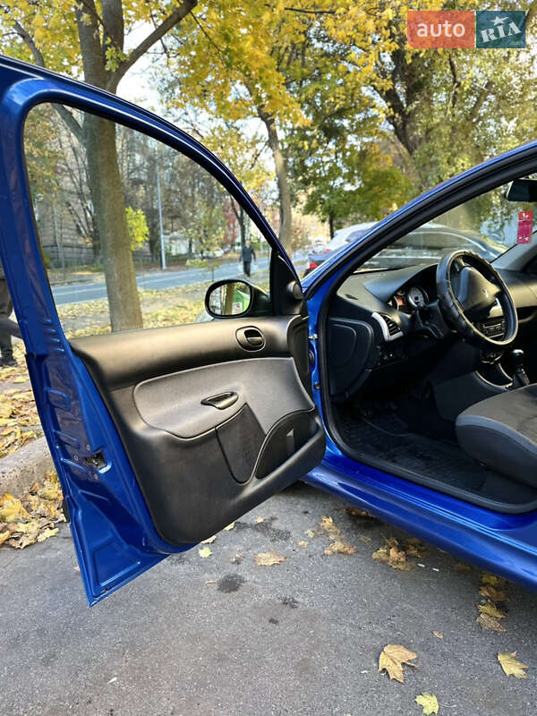 Хетчбек Peugeot 206+ 2012 в Києві фото 5 Хетчбек Peugeot 206+ 2012 в Києві