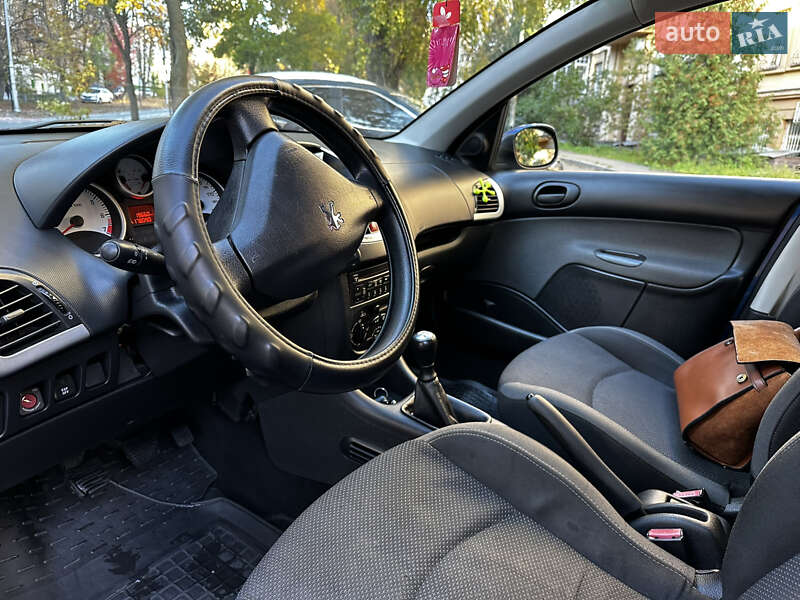 Хетчбек Peugeot 206+ 2012 в Києві фото 12 Хетчбек Peugeot 206+ 2012 в Києві