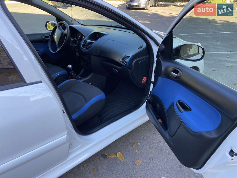 Хетчбек Peugeot 206+ 2010 в Львові