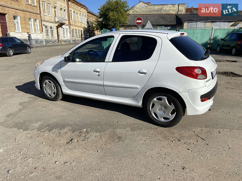 Хетчбек Peugeot 206+ 2010 в Львові