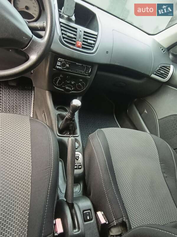 Хэтчбек Peugeot 206 plus 2010 в Запорожье фото 3 Хэтчбек Peugeot 206 plus 2010 в Запорожье