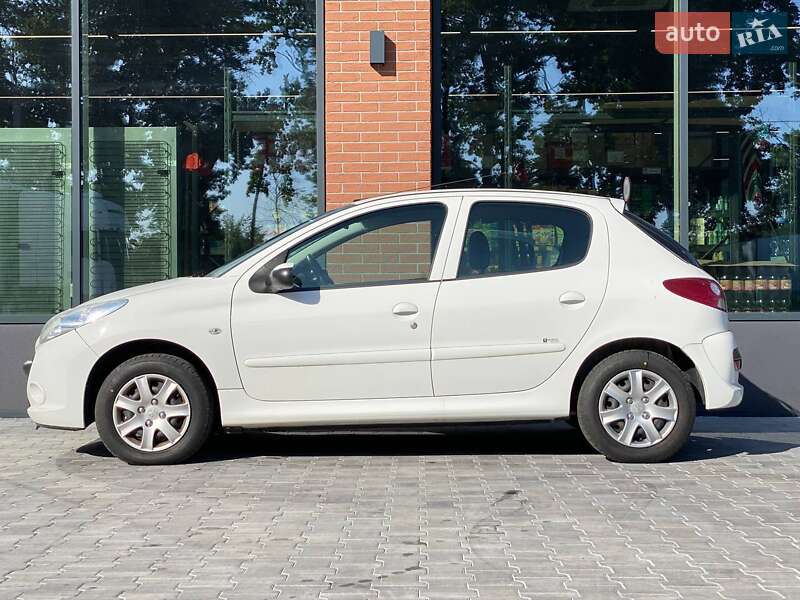 Хэтчбек Peugeot 206 plus 2009 в Киеве