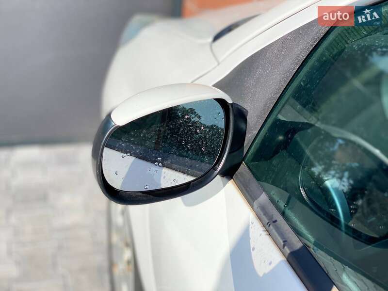 Хэтчбек Peugeot 206 plus 2009 в Киеве