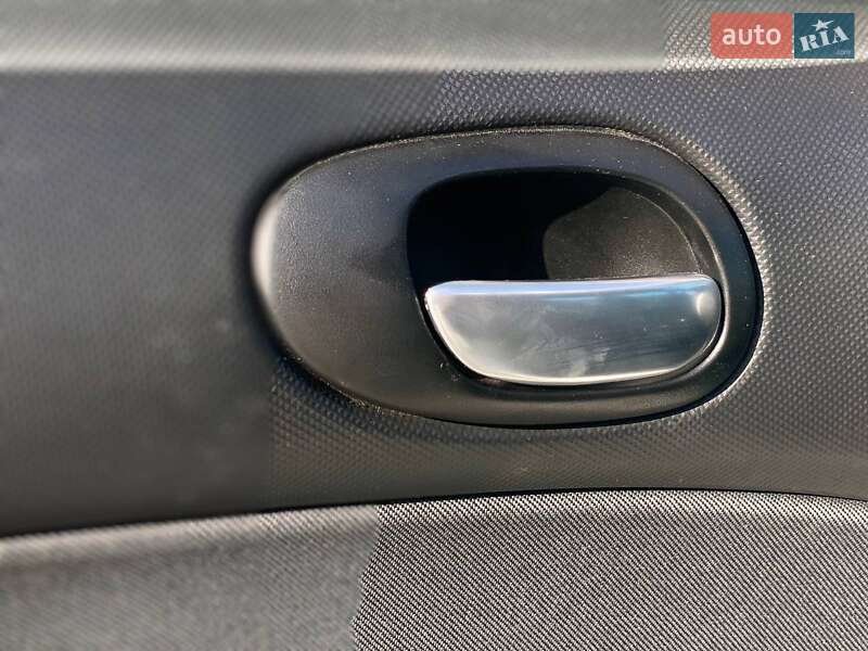 Хэтчбек Peugeot 206 plus 2009 в Киеве