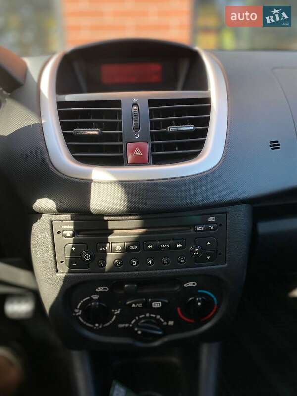 Хэтчбек Peugeot 206 plus 2009 в Киеве