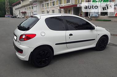 Хэтчбек Peugeot 206 2011 в Тернополе