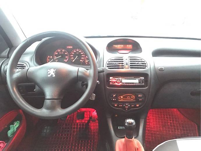 Хетчбек Peugeot 206 2000 в Мукачевому