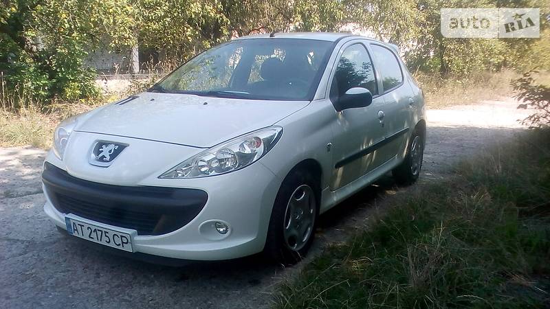 Хэтчбек Peugeot 206 2011 в Ивано-Франковске