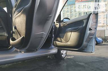 Хетчбек Peugeot 206 2000 в Києві
