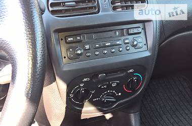 Хетчбек Peugeot 206 2004 в 