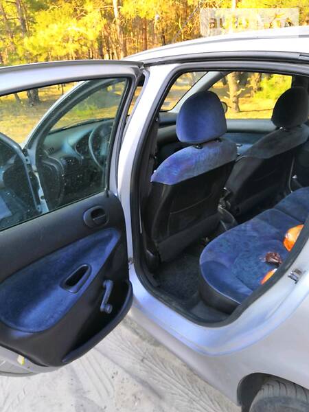 Хетчбек Peugeot 206 2000 в Києві